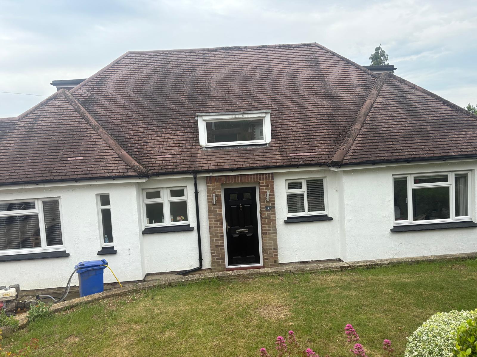 Roof cleaning – bungalow – before